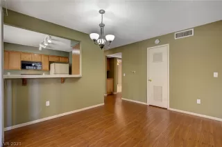 Photo #6: 2332041 Listing