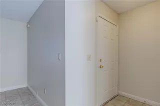 Photo #3: 2332060 Listing