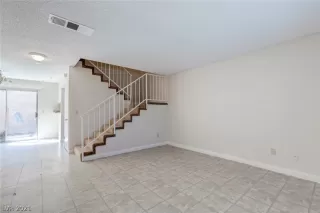 Photo #5: 2332060 Listing