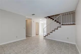 Photo #6: 2332060 Listing