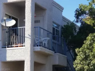 Photo #2: 2332066 Listing