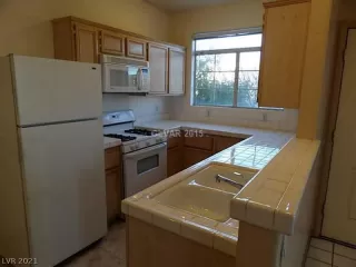 Photo #5: 2332066 Listing