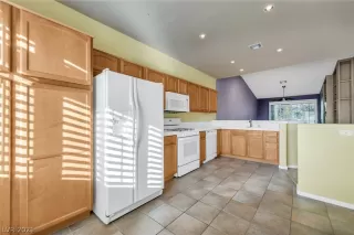 Photo #2: 2332069 Listing 