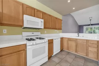 Photo #4: 2332069 Listing 