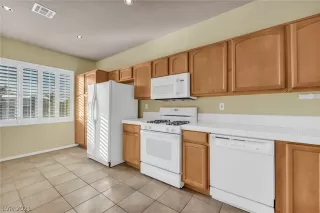 Photo #5: 2332069 Listing 