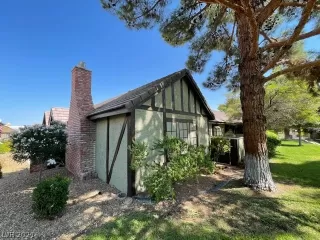 Photo #1: 2332079 Listing