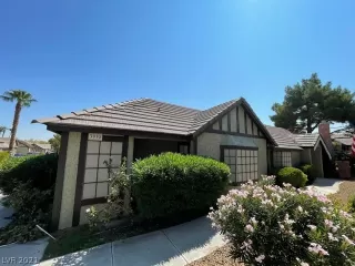 Photo #3: 2332079 Listing