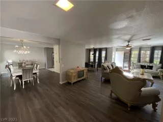 Photo #5: 2332079 Listing