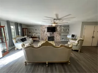 Photo #6: 2332079 Listing