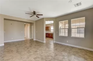 Photo #5: 2332090 Listing