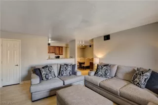 Photo #3: 2332095 Listing 