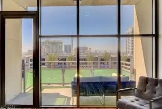 Photo #1: 2332103 Listing 