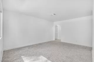 Photo #2: 2332121 Listing