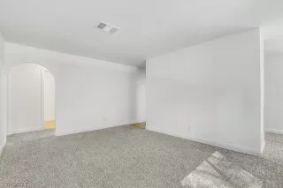 Photo #3: 2332121 Listing