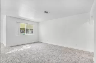 Photo #4: 2332121 Listing