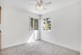 Photo #5: 2332121 Listing