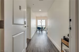 Photo #3: 2332133 Listing