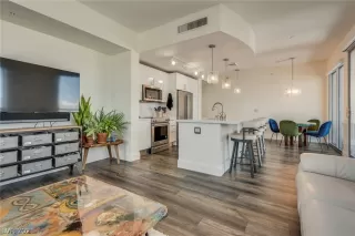 Photo #6: 2332133 Listing