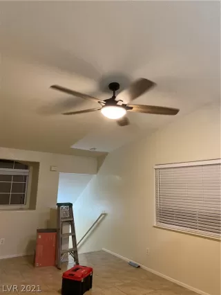 Photo #4: 2332135 Listing 