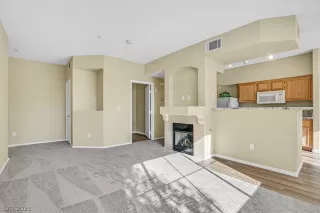 Photo #3: 2332143 Listing