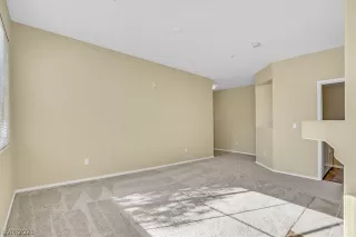Photo #4: 2332143 Listing