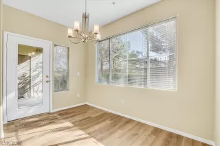 Photo #5: 2332143 Listing