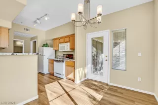 Photo #6: 2332143 Listing
