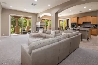 Photo #2: 2332155 Listing 
