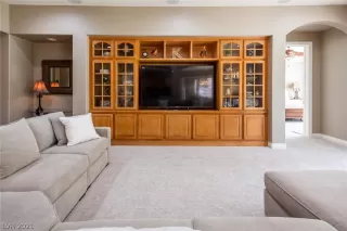 Photo #4: 2332155 Listing 