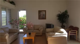 Photo #2: 2332173 Listing