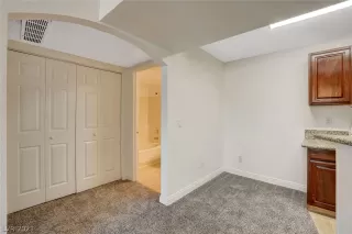 Photo #6: 2332177 Listing