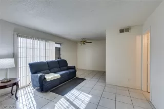 Photo #4: 2332225 Listing