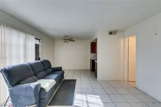 Photo #6: 2332225 Listing