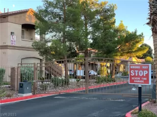 Photo #2: 2332233 Listing