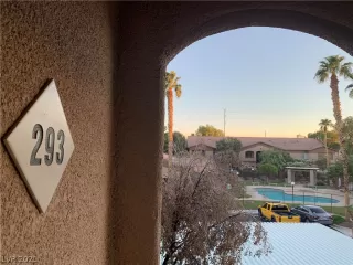 Photo #6: 2332233 Listing