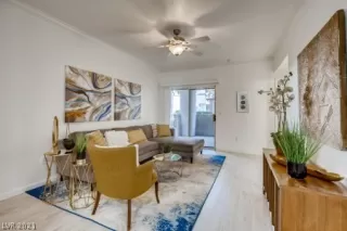 Photo #2: 2332288 Listing