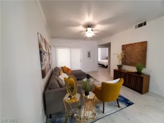 Photo #4: 2332288 Listing