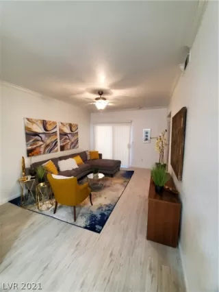 Photo #5: 2332288 Listing