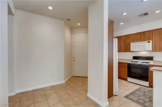 Photo #3: 2332319 Listing