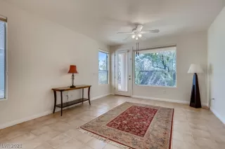 Photo #4: 2332319 Listing