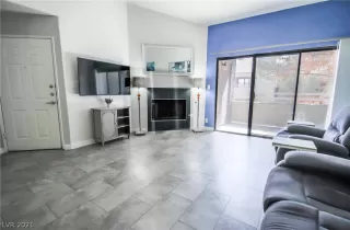 Photo #5: 2332321 Listing