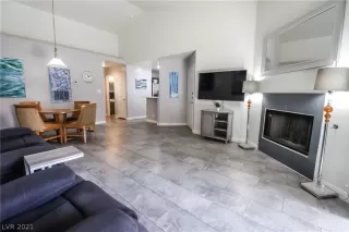 Photo #6: 2332321 Listing