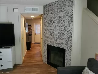 Photo #2: 2332379 Listing 