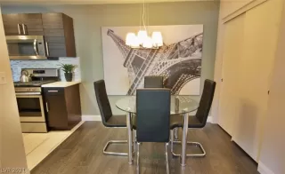 Photo #3: 2332388 Listing