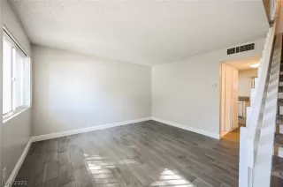Photo #2: 2332412 Listing 