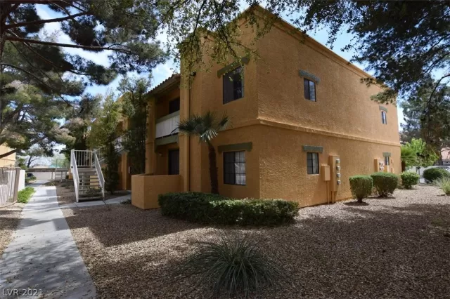 MLS: 2332417 Condo For Sale