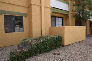 Photo #3: 2332417 Listing