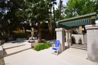 Photo #4: 2332417 Listing