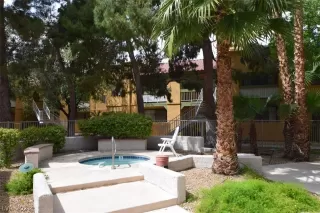 Photo #5: 2332417 Listing