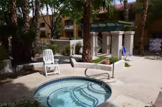 Photo #6: 2332417 Listing